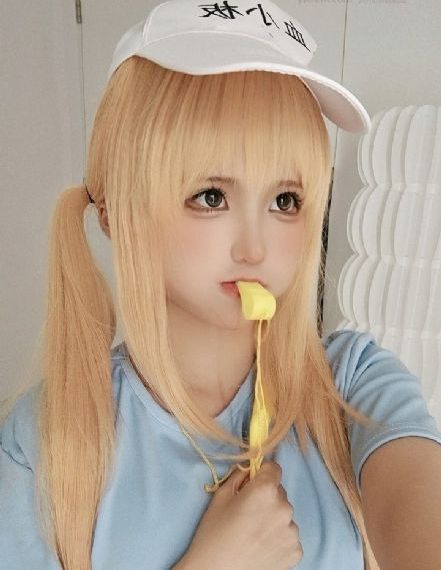 森林里的熊先生冬眠中